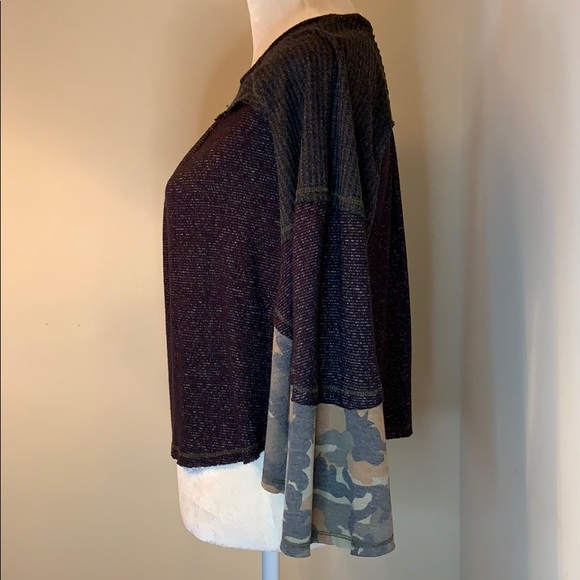 Flowy Silhouette Bell Sleeve Top Small - Picture 7 of 14